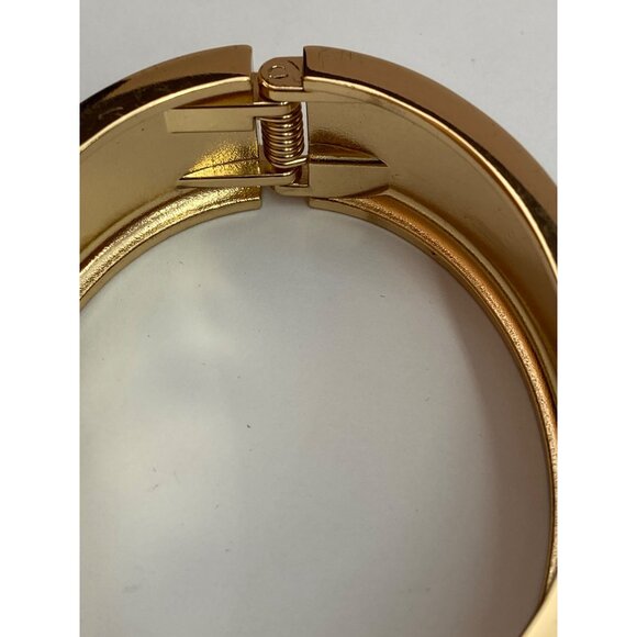 Avon Gold-Tone Geometric Hinged Bangle Bracelet With Red & Pink Pattern J0251 - Picture 8 of 9